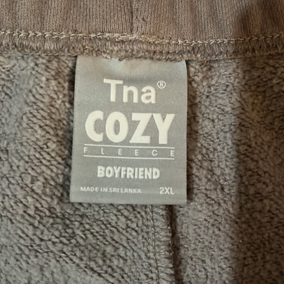 ARITZIA TNA cozy oversized dusty purple sweatpants - Picture 2 of 5